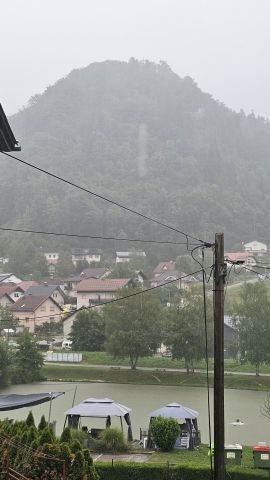 Močen naliv v Zasavju