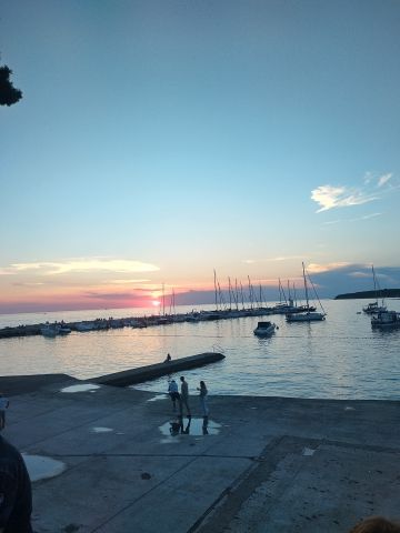 sonce gre spat