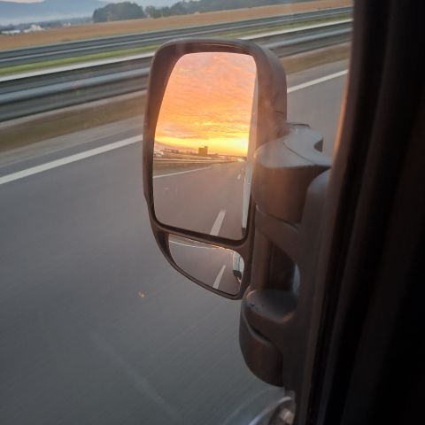 jutranje sonce v ogledalu