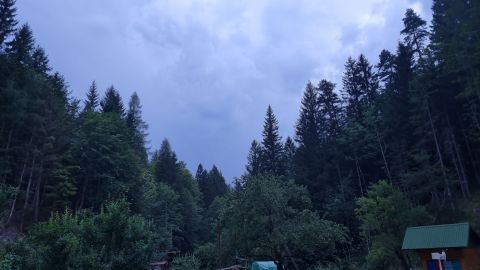 Nevihta v bližini.orfa se usmeri mimo.