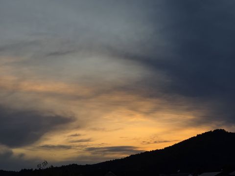 nevihte ni. Je pa lep zahod po oblačnem jutru. Brezovica pri Lj.